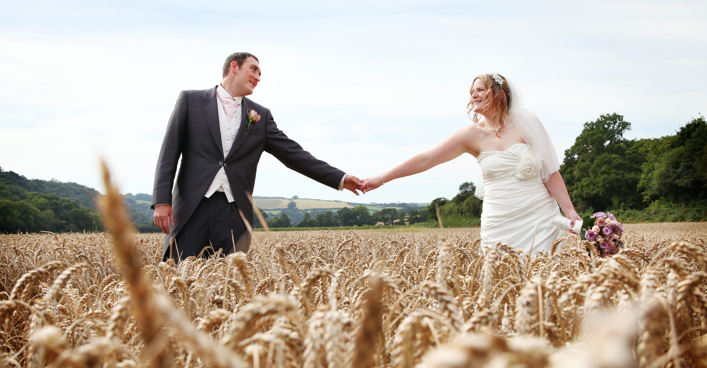 Wedding couple in a corn field by Jayne Poole Photography in North Devon