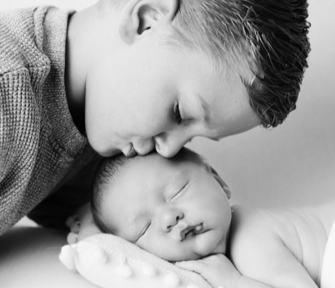 Newborn photo in Black and White by Jayne Poole, based in Torrington, North Devon, near Barnstaple, Bideford, Braunton, Northam, Appledore, Clovelly, Bude, Holsworthy, Launceston, Okehampton, Crediton, South Molton