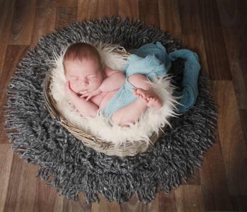 Cute craetive newborn images by Jayne Poole Photography